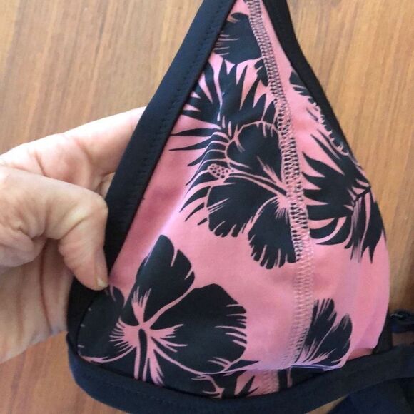 NWT Victoria’s Secret PINK Rose pink, and black strap. Floral bathing suit top - Picture 3 of 4